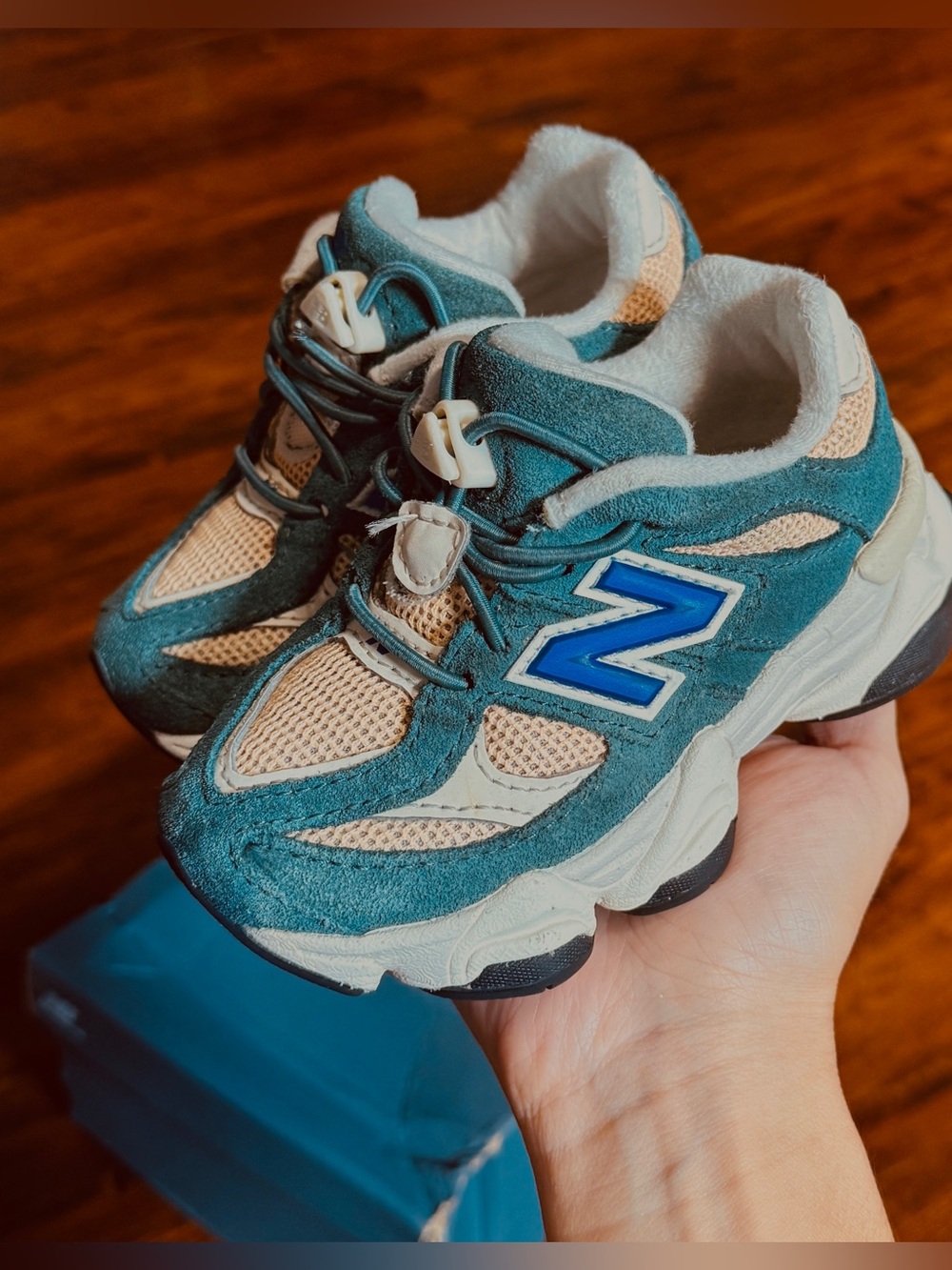 New Balance Boys 9060 Toddler Sneakers Green Orange Size 6